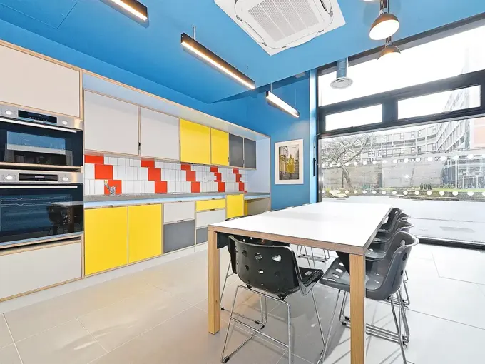 beton-house-sheffield-communal-kitchen.webp